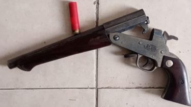 Pistolon encontrado tras detención Pistolon encontrado tras detención