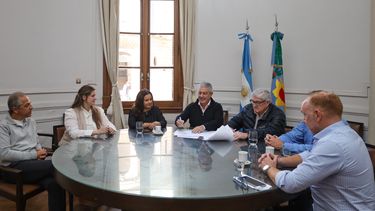 El convenio permitirá que trabajadores municipales, junto a sus cónyuges, convivientes e hijos, puedan acceder a diferentes servicios médicos. El convenio permitirá que trabajadores municipales, junto a sus cónyuges, convivientes e hijos, puedan acceder a diferentes servicios médicos.