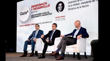 Sergio Massa consideró clave sentarse a la mesa del diálogo. Sergio Massa consideró clave sentarse a la mesa del diálogo.