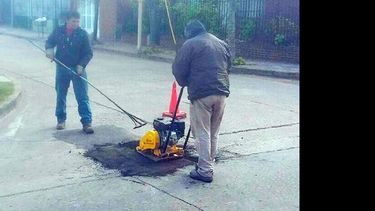 Muchos de los trabajos que se llevaron a cabo responden a necesidades que tenían los barrios para mejorar la circulación vehicular. (LA OPINION)