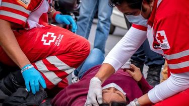 Los paramédicos acompañan al personal médico en situaciones reales de urgencia.