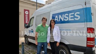 Cristian Roma, jefe de la Udai Pergamino y Lourdes Zaccardi, jefa regional bonaerense III de Anses. (LA OPINION)