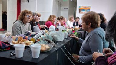 Más que una labor artesanal, la propuesta se convirtió en un puente de solidaridad.