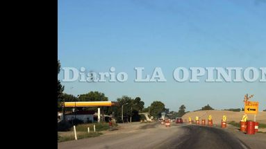 La precariedad de la señalización en Parada Roble ya lleva dos años. (LA OPINION)