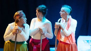 Niño Monstruo, una obra del Grupo teatral Las Enaguas reconocida por su mirada sensible y su fuerte compromiso con las problemáticas sociales y de género. Niño Monstruo, una obra del Grupo teatral Las Enaguas reconocida por su mirada sensible y su fuerte compromiso con las problemáticas sociales y de género.