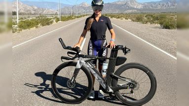 Brenda Bernard junta a su bicicleta en el paisaje sanjuanino donde volvió a destacarse. Brenda Bernard junta a su bicicleta en el paisaje sanjuanino donde volvió a destacarse.