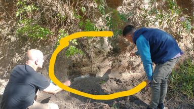 Un equipo de investigadores del Museo Paleontológico de San Pedro identificó este miércoles cinco paleocuevas o madrigueras prehistóricas en la zona de barrancas de Vuelta de Obligado, estructuras que funcionaron como refugio y sitio de crianza para mamíferos que habitaron la región hace cientos de miles de años. Un equipo de investigadores del Museo Paleontológico de San Pedro identificó este miércoles cinco paleocuevas o madrigueras prehistóricas en la zona de barrancas de Vuelta de Obligado, estructuras que funcionaron como refugio y sitio de crianza para mamíferos que habitaron la región hace cientos de miles de años.