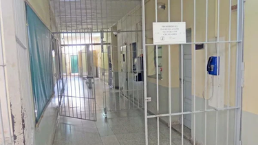 Un enfrentamiento entre detenidos habría generado momentos de tensión en el interior de la Unidad Penal 3 de San Nicolás. Un enfrentamiento entre detenidos habría generado momentos de tensión en el interior de la Unidad Penal 3 de San Nicolás.