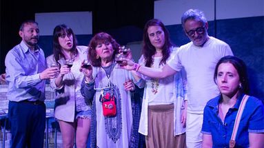 La obra Para Anormales, dirigida por José Neme Carenzo y Fabricio Sceglio, se presenta bajo la producción del grupo Hacemos Teatro. La obra Para Anormales, dirigida por José Neme Carenzo y Fabricio Sceglio, se presenta bajo la producción del grupo Hacemos Teatro.