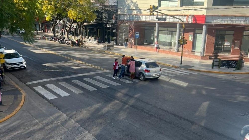 Los integrantes de la comunidad gitana quedaron procesados por la pelea que ocurrió el viernes 29 de agosto a las 9:30 en Avenida de Mayo y Alem. Los integrantes de la comunidad gitana quedaron procesados por la pelea que ocurrió el viernes 29 de agosto a las 9:30 en Avenida de Mayo y Alem.