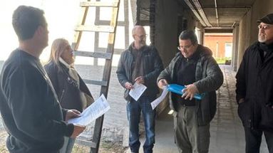 El acto administrativo se llevó a cabo entre los consejeros escolares y los arquitectos del área de Infraestructura.