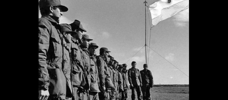 Malvinas despierta los más caros sentimientos entre los argentinos que homenajean a las más de 600 víctimas del conflicto.  (DIARIOVELOZ.COM)