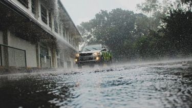 seguros: lluvias, rafagas y granizo, como protegerse frente a los fenomenos climaticos seguros: lluvias, rafagas y granizo, como protegerse frente a los fenomenos climaticos