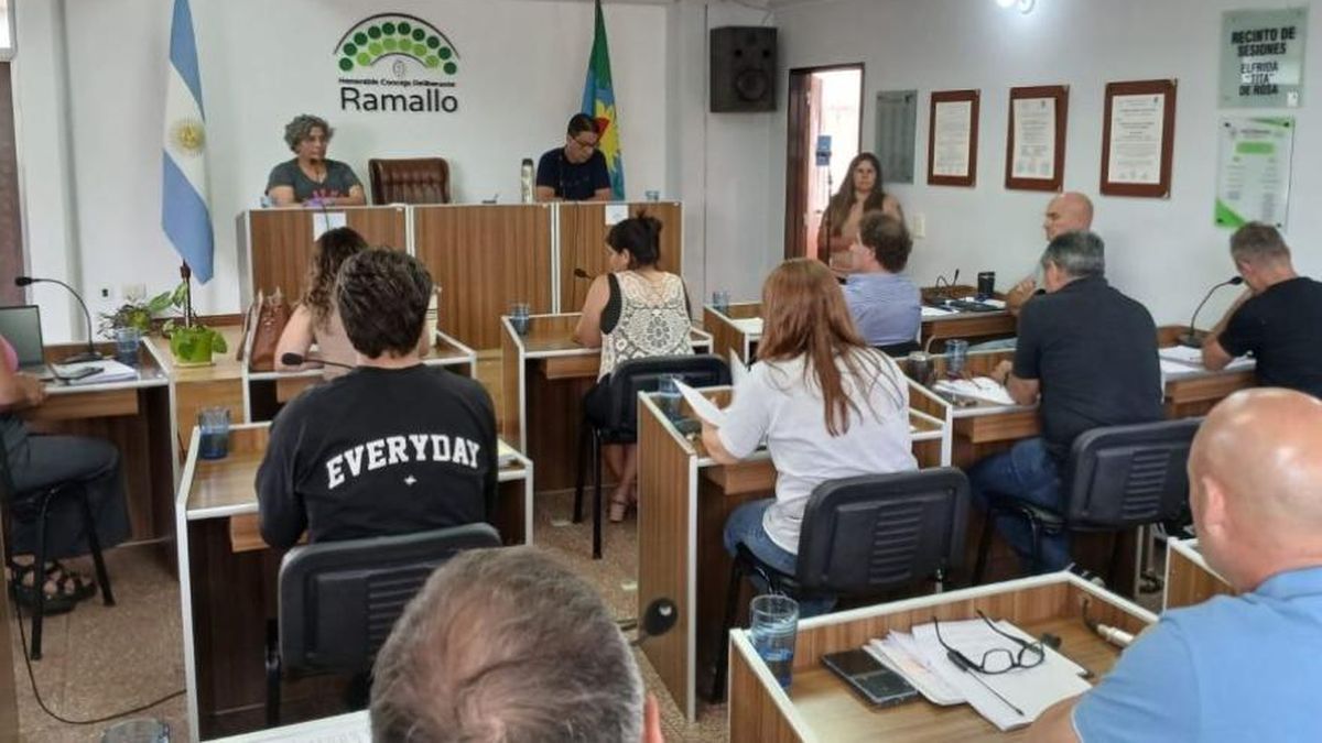 DIRECTORES DEL HOSPITAL GOMENDIO EXPUSEN PLANES ANTE CONCEJO DE RAMALLO