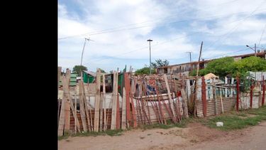 Asentamiento ubicado detrás del complejo de 512 viviendas, conocido como las 513. (LA OPINION)