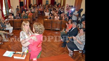 Silvia Torigino fue la última en jurar y luego se dirigió a los presentes con un breve discurso. (LA OPINION)