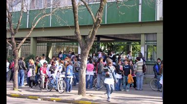 Los docentes bonaerenses reclaman mejoras salariales y hoy realizarán una medida de fuerza. (ARCHIVO LA OPINION)