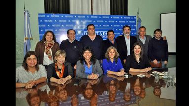 Zulma Ortiz, con referentes de Cambiemos en la Legislatura. (MINISTERIO DE SALUD DE LA PROVINCIA)