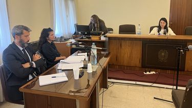 El fiscal Fernando D´Elío y la instructora judicial María Virginia Pérez en la previa de la lectura de los alegatos iniciales del juicio oral que preside la jueza Marcela Santoro. El fiscal Fernando D´Elío y la instructora judicial María Virginia Pérez en la previa de la lectura de los alegatos iniciales del juicio oral que preside la jueza Marcela Santoro.