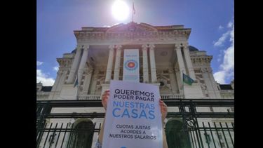 Sigue el reclamo de los tomadores de créditos UVA. Sigue el reclamo de los tomadores de créditos UVA.