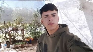 El adolescente Lucas Isa fue padre de un bebé el reciente lunes 7 de abril. El adolescente Lucas Isa fue padre de un bebé el reciente lunes 7 de abril.