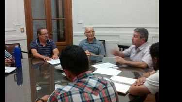 El intendente se reunió en el Salón Oval con Hussen, Dauach, Alvarez, Churín y Frascarelli. (JULIO HUSSEN)