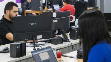 Con aumento incluido, la Provincia confirmó qué días de febrero cobrarán los sueldos los empleados públicos