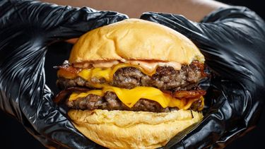 Burger Trip ofrecerá una amplia variedad de sabores y estilos. Desde hamburguesas clásicas con cheddar, panceta y cebolla caramelizada hasta opciones más innovadoras, picantes o gourmet.