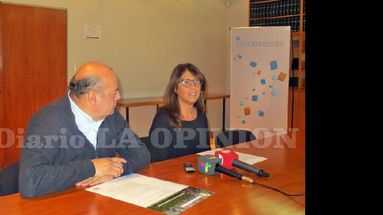 Carlos Sosa y Adriana Andrés, coordinadores de la iniciativa que tendrá lugar esta tarde. (LA OPINION)