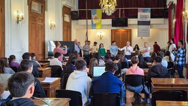 El intendente Javier Martínez dio la bienvenida a los jóvenes que integran el Parlamento Juvenil Bonaerense.