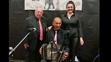 Nuevo Grupo Tango. Este sábado el músico Juan Ambrosio Calderón (izquierda) festejará sus 60 años con la música y el tango. (LA OPINION)