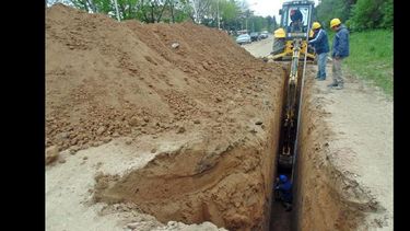 Los trabajos se pusieron en marcha en la zona de avenida Champagnat para conectar con el ramal norte San José. (LA OPINION)