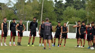 El plantel de Douglas Haig está listo para el partido en Concepción del Uruguay. El plantel de Douglas Haig está listo para el partido en Concepción del Uruguay.