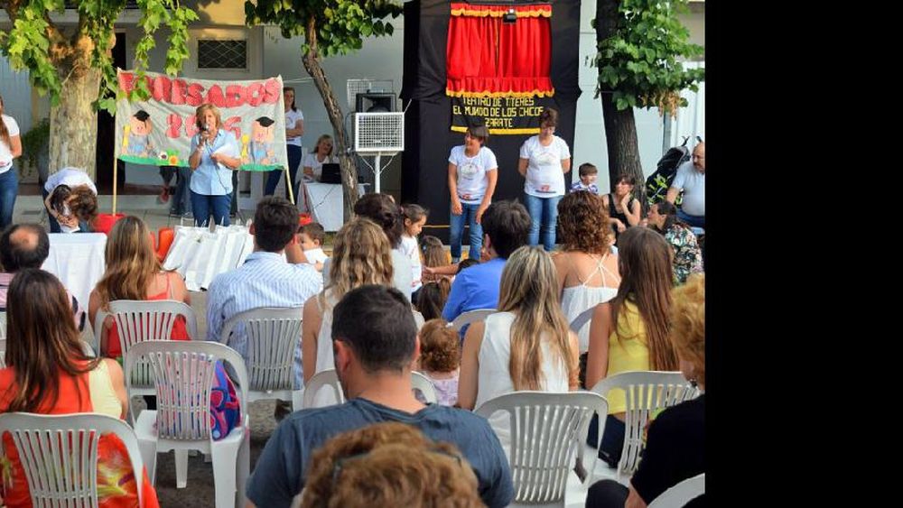 Alumnos, familiares y docentes despidieron el año con una emotiva fiesta. (LA PATA RENATA)