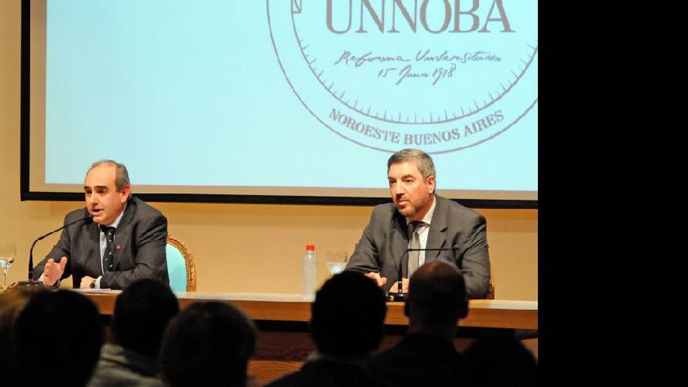 Tamarit y Torsiglieri durante la presentación del Instituto Académico de Desarrollo Humano de Unnoba. (UNNOBA)
