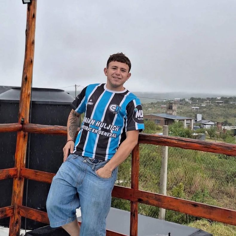 Marcos Gorbarán tenía 21 años y caminaba por el terraplén para encontrarse con sus amigos.