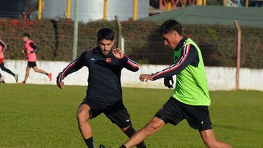 Bajo un clima de concentración y buen ritmo, el Rojinegro completó una exigente jornada de entrenamiento. Bajo un clima de concentración y buen ritmo, el Rojinegro completó una exigente jornada de entrenamiento.