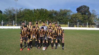 El fútbol local tendrá un fin de semana cargado de actividad con partidos correspondientes al Torneo 6 Ligas, divisiones inferiores y Senior +35. El fútbol local tendrá un fin de semana cargado de actividad con partidos correspondientes al Torneo 6 Ligas, divisiones inferiores y Senior +35.