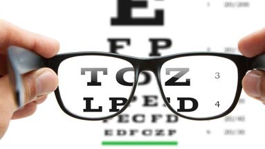 La labor del óptico abarca mucho más que la entrega de anteojos: exige conocimientos científicos, técnicos y sociales para acompañar a cada paciente. &nbsp;