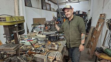 En su taller. De Pergamino al mundo: Provenzano vuelve a ser convocado entre los mejores exponentes del arte chatarra. En su taller. De Pergamino al mundo: Provenzano vuelve a ser convocado entre los mejores exponentes del arte chatarra.