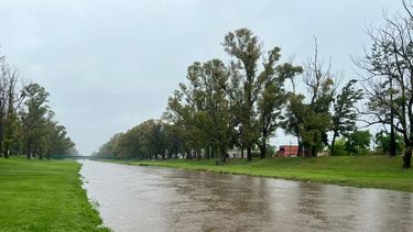El Arroyo Pergamino se encuentra en el nivel natural del cauce. El Arroyo Pergamino se encuentra en el nivel natural del cauce.