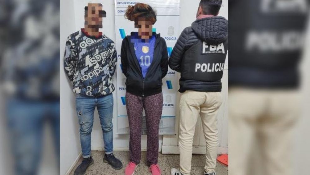 Los integrantes de la pareja tienen varias denuncias cruzadas por violencia y ahora enfrentan graves cargos por lastimar al hijo de dos meses.