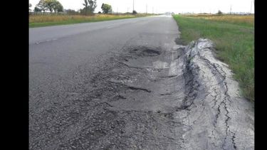 En el caso de la ruta provincial Nº 32 las obras quedaron detenidas hace unos meses y hay un tramo que día a día está más deteriorado.