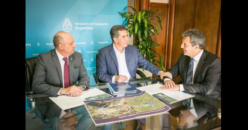 El senador provincial por la Cuarta Sección Electoral, Juanci Martínez, participó esta semana de una recorrida de inspección de obra del Gasoducto de América, junto a autoridades de Enargas y directivos de la empresa Camuzzi.