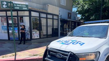 La Policía del Comando de Patrulla se desplegó a un local donde un sujeto denunciaba una supuesta defraudación. La Policía del Comando de Patrulla se desplegó a un local donde un sujeto denunciaba una supuesta defraudación.