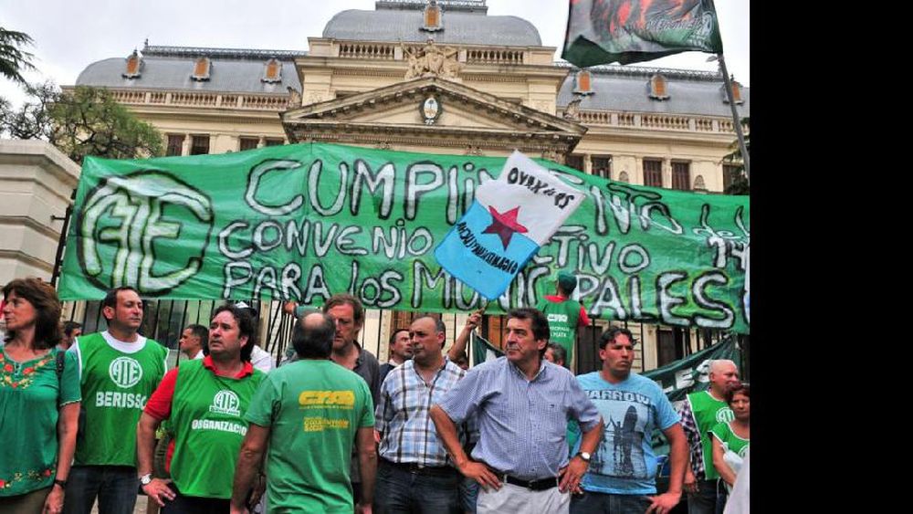 Los estatales realizaron una manifestación ayer a la mañana en La Plata. (DIB)