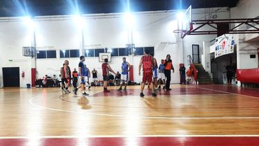 Debanba, la liga local de básquet amateur, confirmó el desarrollo de un torneo rápido de fin de año denominado Copa San Pedro. Debanba, la liga local de básquet amateur, confirmó el desarrollo de un torneo rápido de fin de año denominado Copa San Pedro.