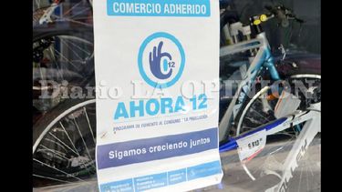 Son numerosos los comercios de diferentes rubros adheridos al Plan. (LA OPINION)
