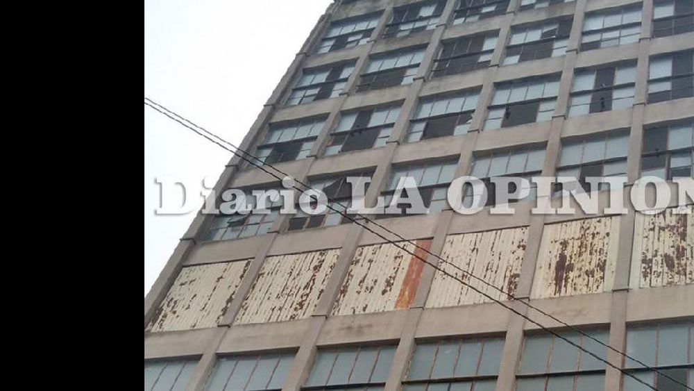 El edificio Annan, un emblema de Pergamino que causa problemas. (LA OPINION)