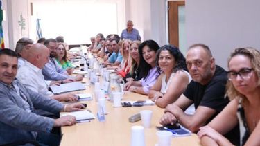 El Ejecutivo recibirá este martes a los gremios que representan a los maestros y a los sindicatos de los trabajadores nucleados en la Ley Nº 10.430.